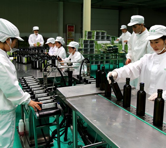 祥宇特級(jí)初榨橄欖油作為國(guó)產(chǎn)優(yōu)質(zhì)橄欖油，始終以質(zhì)量求生存、以品牌謀發(fā)展、以質(zhì)量創(chuàng)業(yè)績(jī)、以品質(zhì)追卓越。在近20年的辛苦耕耘，在品質(zhì)方面的不斷改進(jìn)..